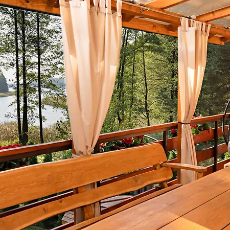 Dom Nad Samym Jeziorem 